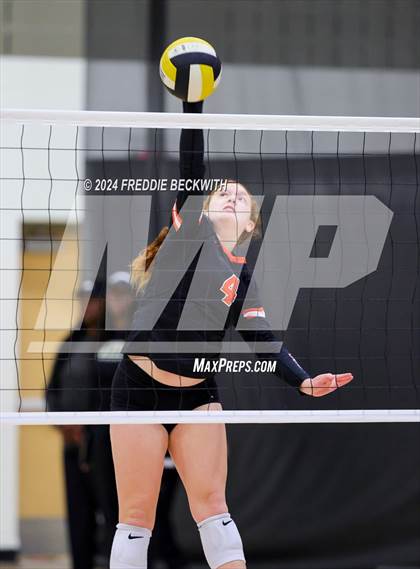 Thumbnail 1 in Anna vs. Tom Bean (Hwy 75 Volleyfest) photogallery.