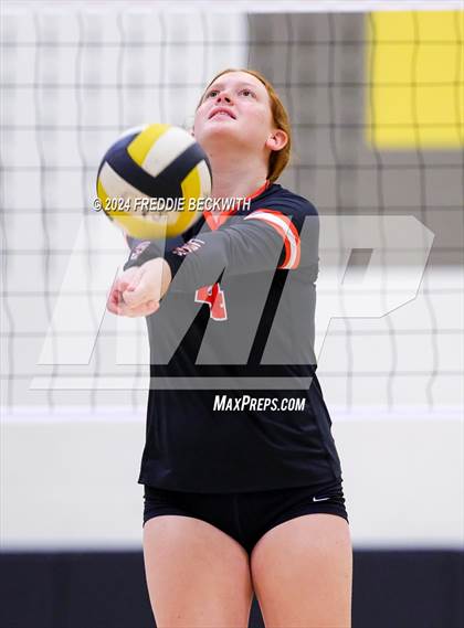 Thumbnail 1 in Anna vs. Tom Bean (Hwy 75 Volleyfest) photogallery.
