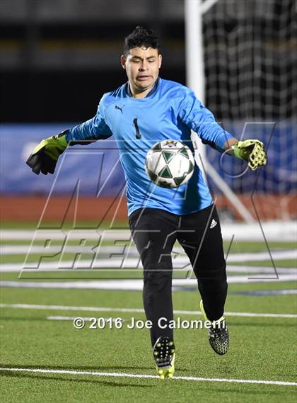 Thumbnail 2 in Lee [Robert E.] vs Holmes (Gustafson Stadium) photogallery.
