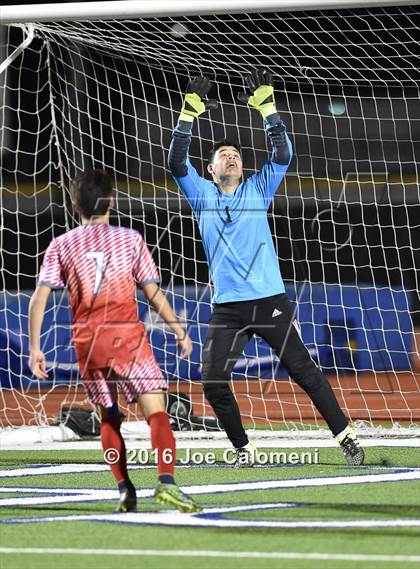 Thumbnail 2 in Lee [Robert E.] vs Holmes (Gustafson Stadium) photogallery.