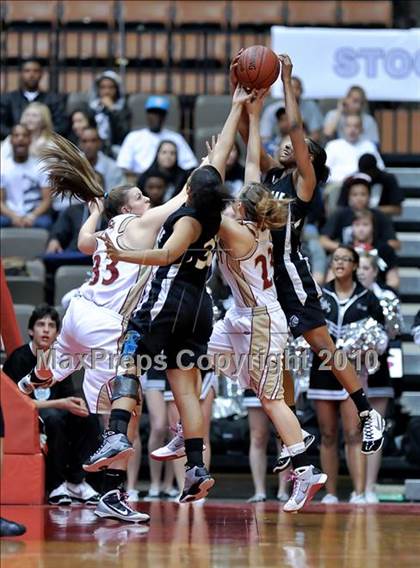 Thumbnail 3 in Stockdale vs. Clovis West (CIF CS D1 Final) photogallery.