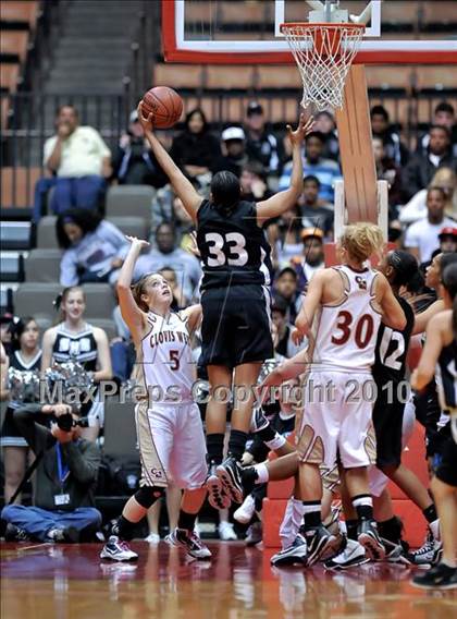 Thumbnail 2 in Stockdale vs. Clovis West (CIF CS D1 Final) photogallery.