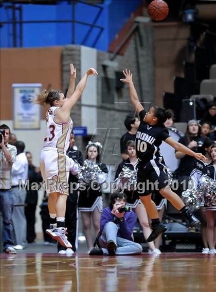 Thumbnail 1 in Stockdale vs. Clovis West (CIF CS D1 Final) photogallery.