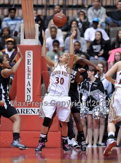 Thumbnail 1 in Stockdale vs. Clovis West (CIF CS D1 Final) photogallery.