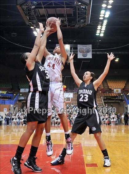 Thumbnail 3 in Stockdale vs. Clovis West (CIF CS D1 Final) photogallery.