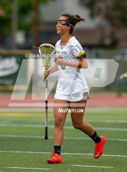 Thumbnail 2 in Mira Costa vs. Mater Dei photogallery.