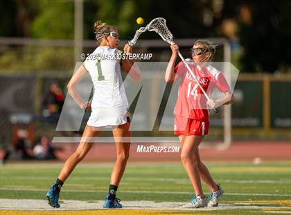 Thumbnail 2 in Mira Costa vs. Mater Dei photogallery.