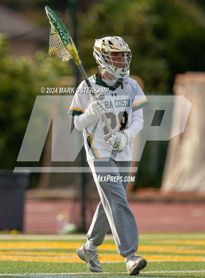 Thumbnail 2 in Mira Costa vs. Mater Dei photogallery.