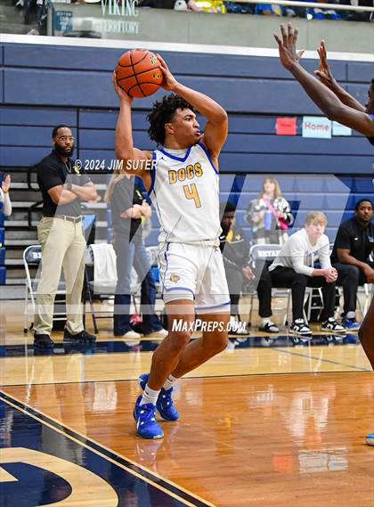 Thumbnail 1 in Chapel Hill vs Washington (UIL 4A Reg III Semifinal) photogallery.