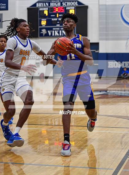 Thumbnail 1 in Chapel Hill vs Washington (UIL 4A Reg III Semifinal) photogallery.