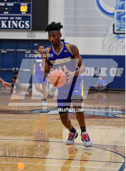 Thumbnail 1 in Chapel Hill vs Washington (UIL 4A Reg III Semifinal) photogallery.