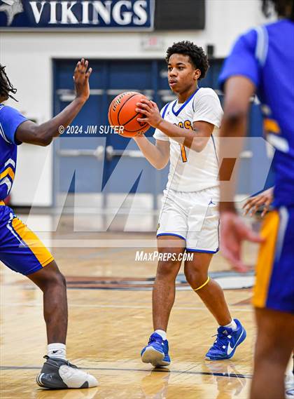 Thumbnail 2 in Chapel Hill vs Washington (UIL 4A Reg III Semifinal) photogallery.