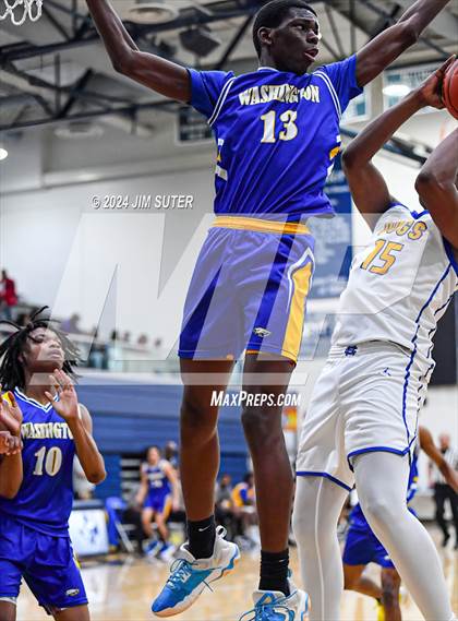 Thumbnail 1 in Chapel Hill vs Washington (UIL 4A Reg III Semifinal) photogallery.