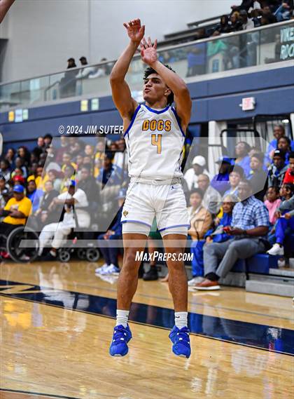 Thumbnail 3 in Chapel Hill vs Washington (UIL 4A Reg III Semifinal) photogallery.