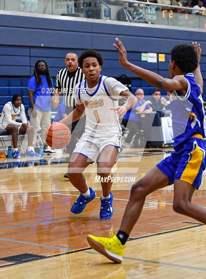 Thumbnail 1 in Chapel Hill vs Washington (UIL 4A Reg III Semifinal) photogallery.