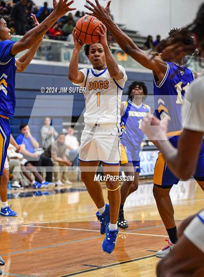 Thumbnail 3 in Chapel Hill vs Washington (UIL 4A Reg III Semifinal) photogallery.