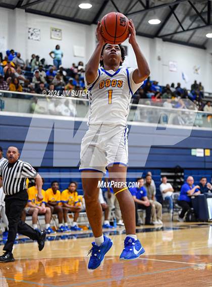 Thumbnail 1 in Chapel Hill vs Washington (UIL 4A Reg III Semifinal) photogallery.