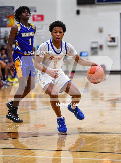 Thumbnail 1 in Chapel Hill vs Washington (UIL 4A Reg III Semifinal) photogallery.