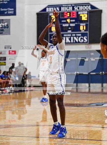 Thumbnail 2 in Chapel Hill vs Washington (UIL 4A Reg III Semifinal) photogallery.