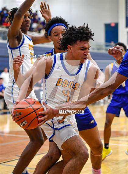 Thumbnail 2 in Chapel Hill vs Washington (UIL 4A Reg III Semifinal) photogallery.