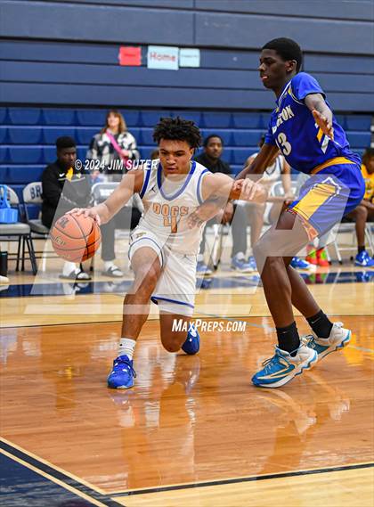 Thumbnail 2 in Chapel Hill vs Washington (UIL 4A Reg III Semifinal) photogallery.