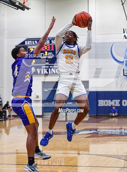 Thumbnail 3 in Chapel Hill vs Washington (UIL 4A Reg III Semifinal) photogallery.