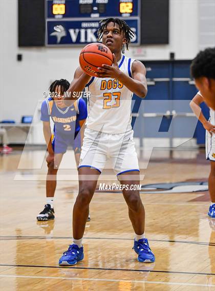 Thumbnail 3 in Chapel Hill vs Washington (UIL 4A Reg III Semifinal) photogallery.