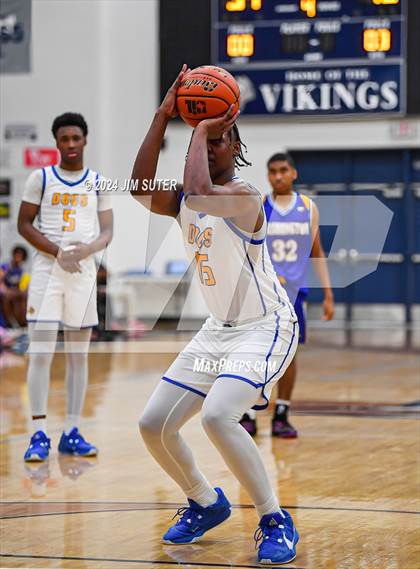 Thumbnail 3 in Chapel Hill vs Washington (UIL 4A Reg III Semifinal) photogallery.