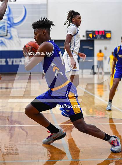 Thumbnail 1 in Chapel Hill vs Washington (UIL 4A Reg III Semifinal) photogallery.