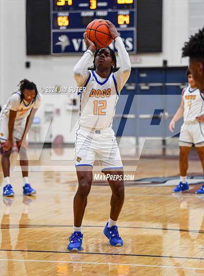 Thumbnail 1 in Chapel Hill vs Washington (UIL 4A Reg III Semifinal) photogallery.