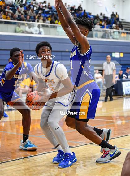 Thumbnail 3 in Chapel Hill vs Washington (UIL 4A Reg III Semifinal) photogallery.