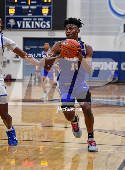 Thumbnail 2 in Chapel Hill vs Washington (UIL 4A Reg III Semifinal) photogallery.