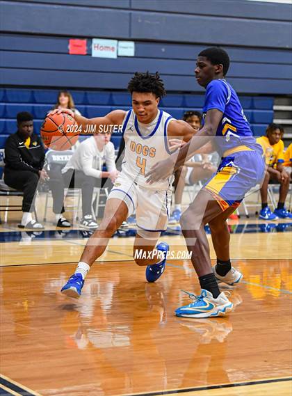 Thumbnail 1 in Chapel Hill vs Washington (UIL 4A Reg III Semifinal) photogallery.