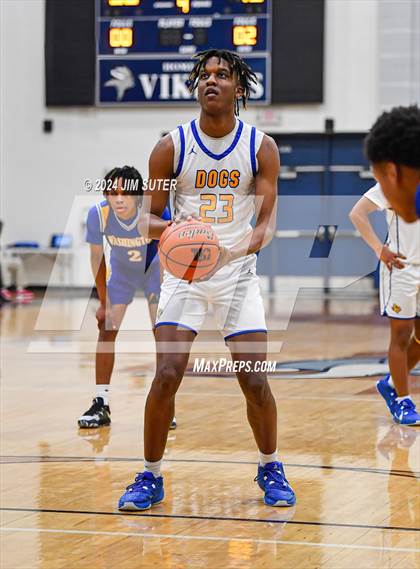 Thumbnail 2 in Chapel Hill vs Washington (UIL 4A Reg III Semifinal) photogallery.