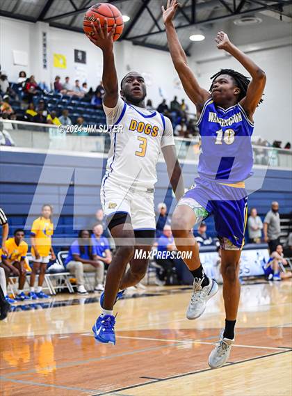 Thumbnail 3 in Chapel Hill vs Washington (UIL 4A Reg III Semifinal) photogallery.