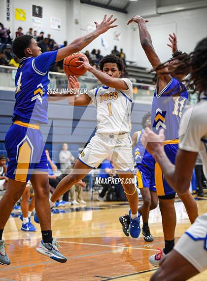 Thumbnail 1 in Chapel Hill vs Washington (UIL 4A Reg III Semifinal) photogallery.
