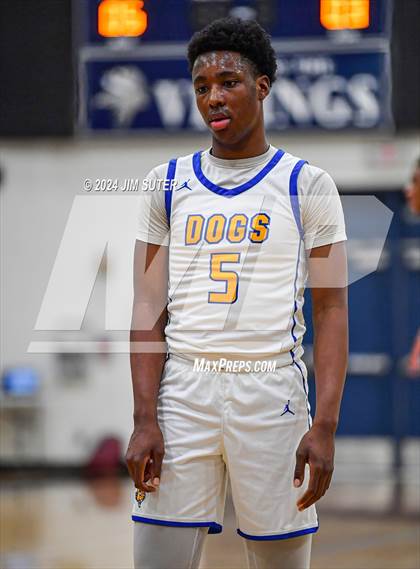Thumbnail 2 in Chapel Hill vs Washington (UIL 4A Reg III Semifinal) photogallery.
