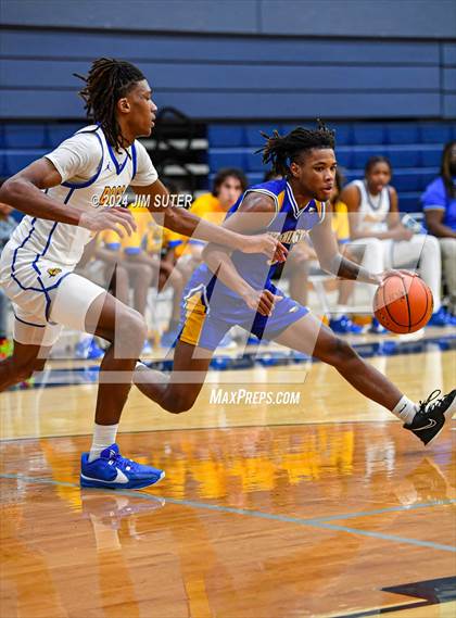 Thumbnail 2 in Chapel Hill vs Washington (UIL 4A Reg III Semifinal) photogallery.