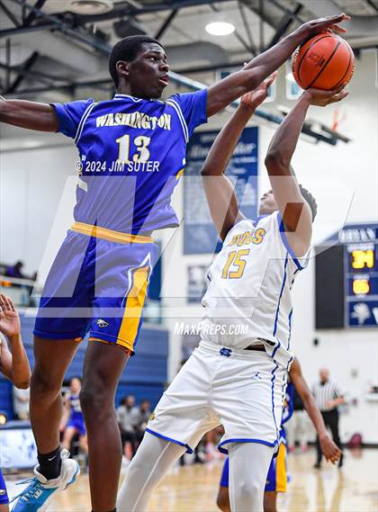 Thumbnail 2 in Chapel Hill vs Washington (UIL 4A Reg III Semifinal) photogallery.