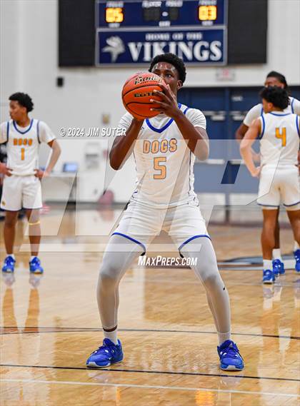 Thumbnail 2 in Chapel Hill vs Washington (UIL 4A Reg III Semifinal) photogallery.