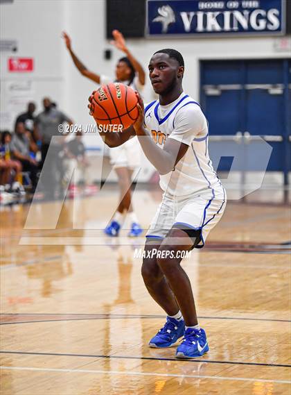 Thumbnail 3 in Chapel Hill vs Washington (UIL 4A Reg III Semifinal) photogallery.