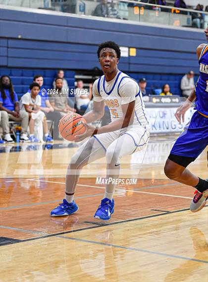 Thumbnail 3 in Chapel Hill vs Washington (UIL 4A Reg III Semifinal) photogallery.