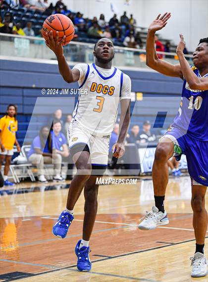 Thumbnail 2 in Chapel Hill vs Washington (UIL 4A Reg III Semifinal) photogallery.