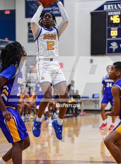 Thumbnail 1 in Chapel Hill vs Washington (UIL 4A Reg III Semifinal) photogallery.