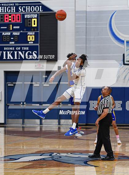 Thumbnail 1 in Chapel Hill vs Washington (UIL 4A Reg III Semifinal) photogallery.