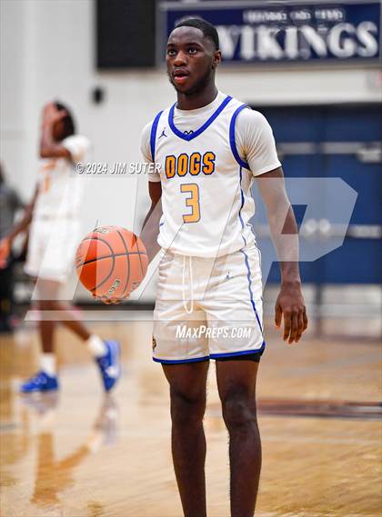 Thumbnail 2 in Chapel Hill vs Washington (UIL 4A Reg III Semifinal) photogallery.