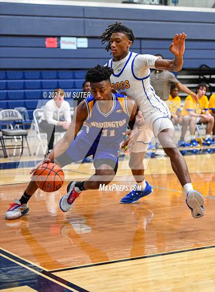 Thumbnail 3 in Chapel Hill vs Washington (UIL 4A Reg III Semifinal) photogallery.