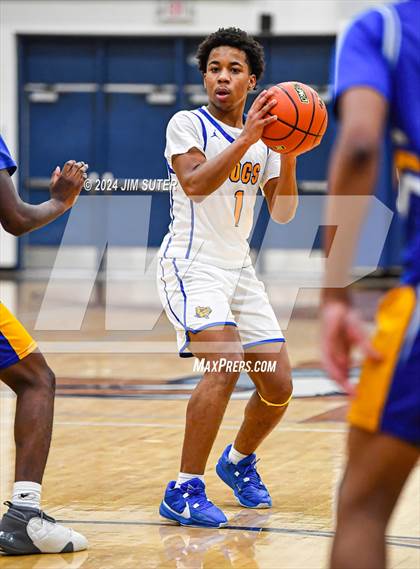Thumbnail 1 in Chapel Hill vs Washington (UIL 4A Reg III Semifinal) photogallery.