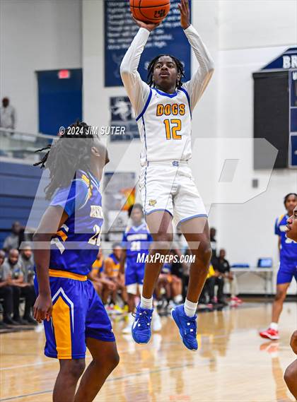 Thumbnail 2 in Chapel Hill vs Washington (UIL 4A Reg III Semifinal) photogallery.