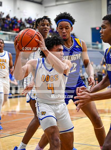 Thumbnail 1 in Chapel Hill vs Washington (UIL 4A Reg III Semifinal) photogallery.